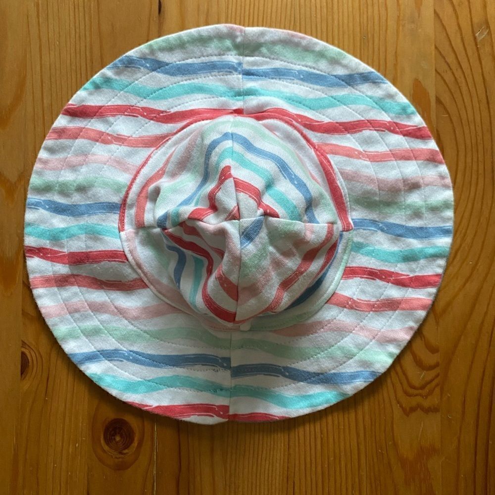Reversible baby hat 